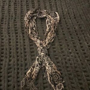 Elegant Floral Patterned Scarf